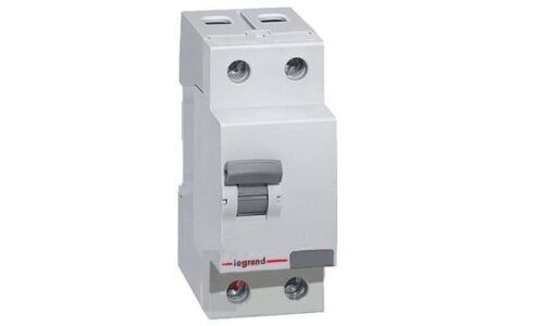 Tủ điện Legrand, âm tường 08 modules | 134158 Tủ điện Legrand, âm tường 08 modules | 134158