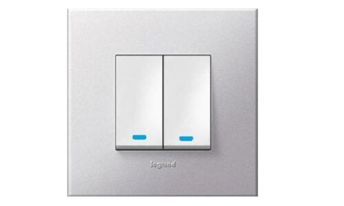 công tắc hai chiều đôi là loại dễ sử dụng và lắp đặt nhất.