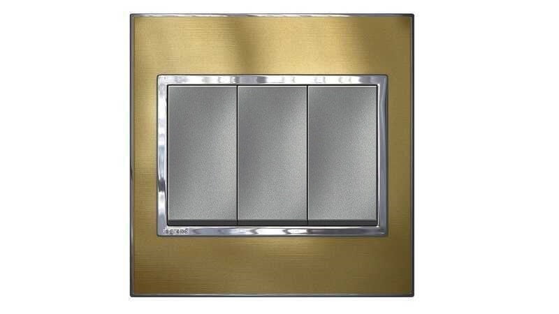 Công tắc 2 chiều được sử dụng khá phổ biến trong các cầu thang ở toà nhà, khu văn phòng, chung cư