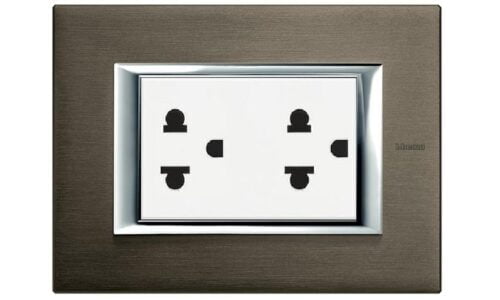 Ổ cắm điện âm tường là một thiết bị quen thuộc