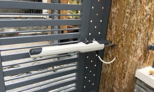 Kinh nghiệm dùng cổng mở bằng điện cho các gia đình