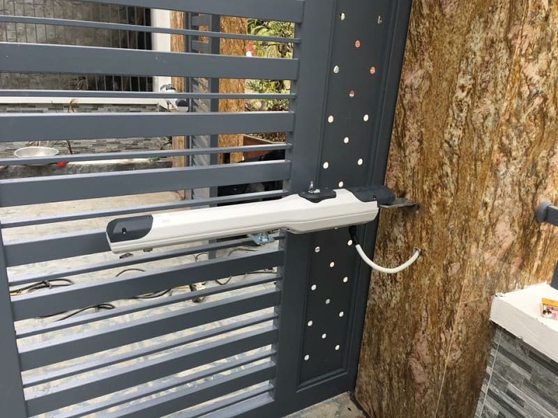 Những lý do nên chọn lắp đặt cổng sắt mở bằng điện?